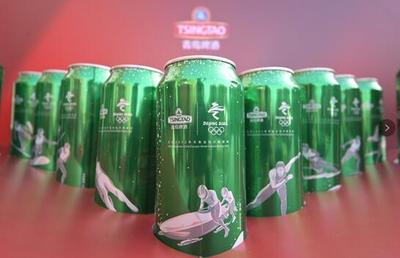 青島啤酒'燈塔工廠'啟動定制冬奧冰雪罐，文化傳播新篇章